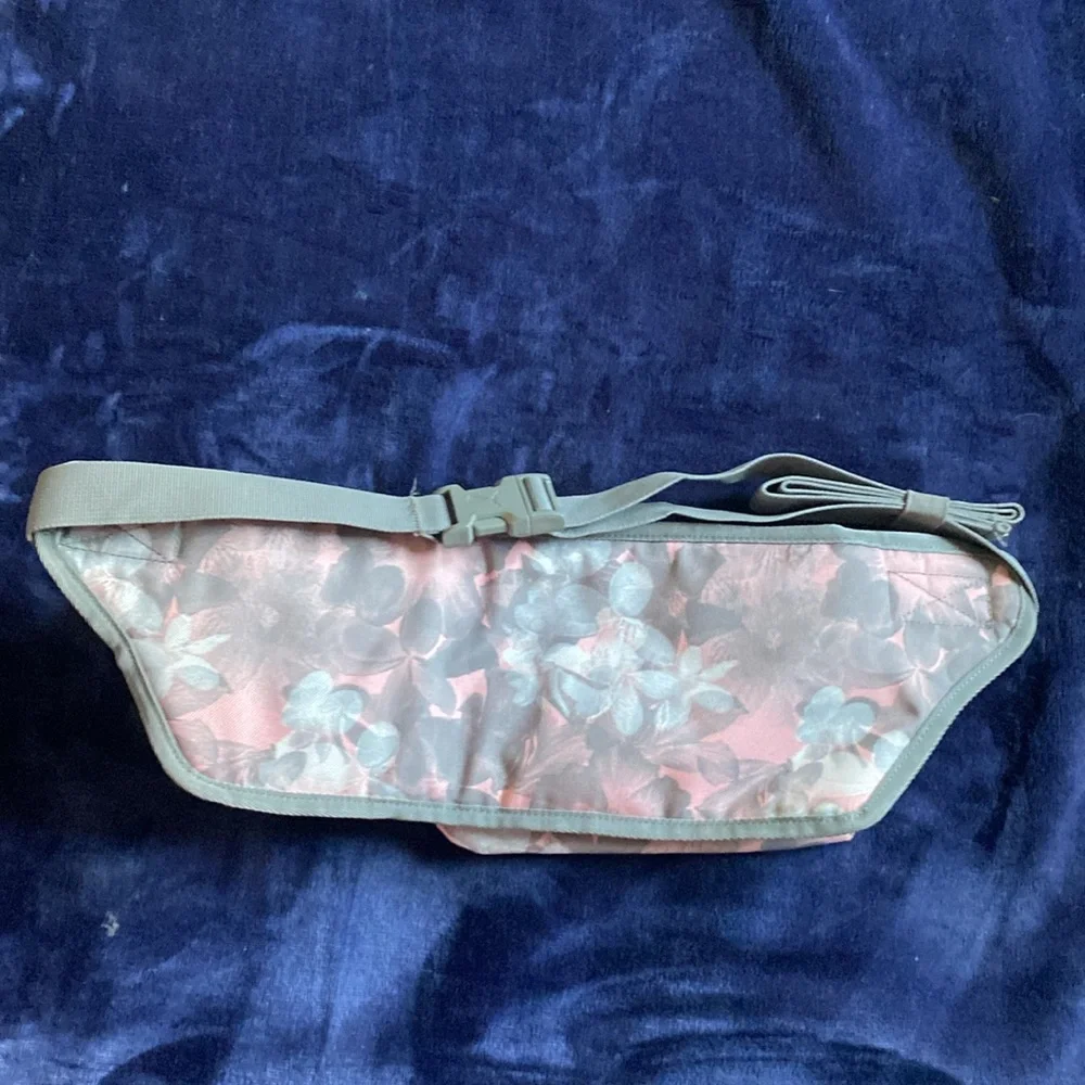 NWOT puma hip pack - Picture 3 of 3